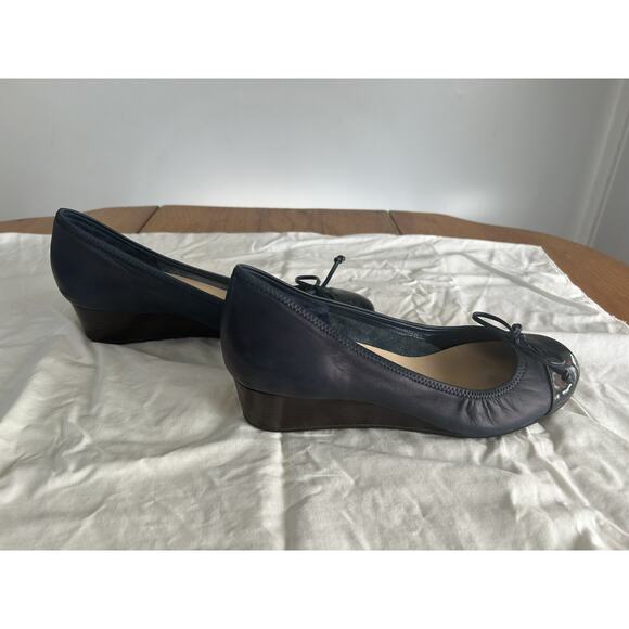 Cole Haan Women's NikeAir Tali Wedge With Bow Navy Size 9 Hard To Find! - Picture 3 of 7